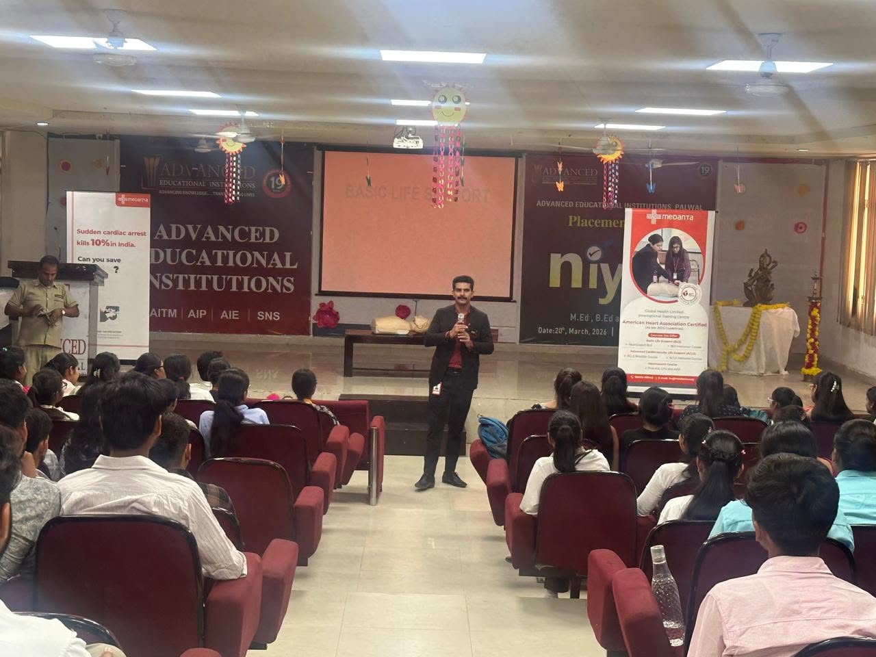 A specialized medical team from Medanta – The Medicity conducted a hands-on CPR demonstration for Pharmacy and Nursing students, focusing on the "Chain of Survival